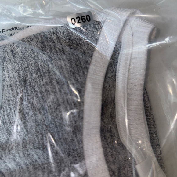 Gap Women Long Sleeve Crew Neck T-Shirt  Sweater Gray & White Sz Med - Picture 9 of 9